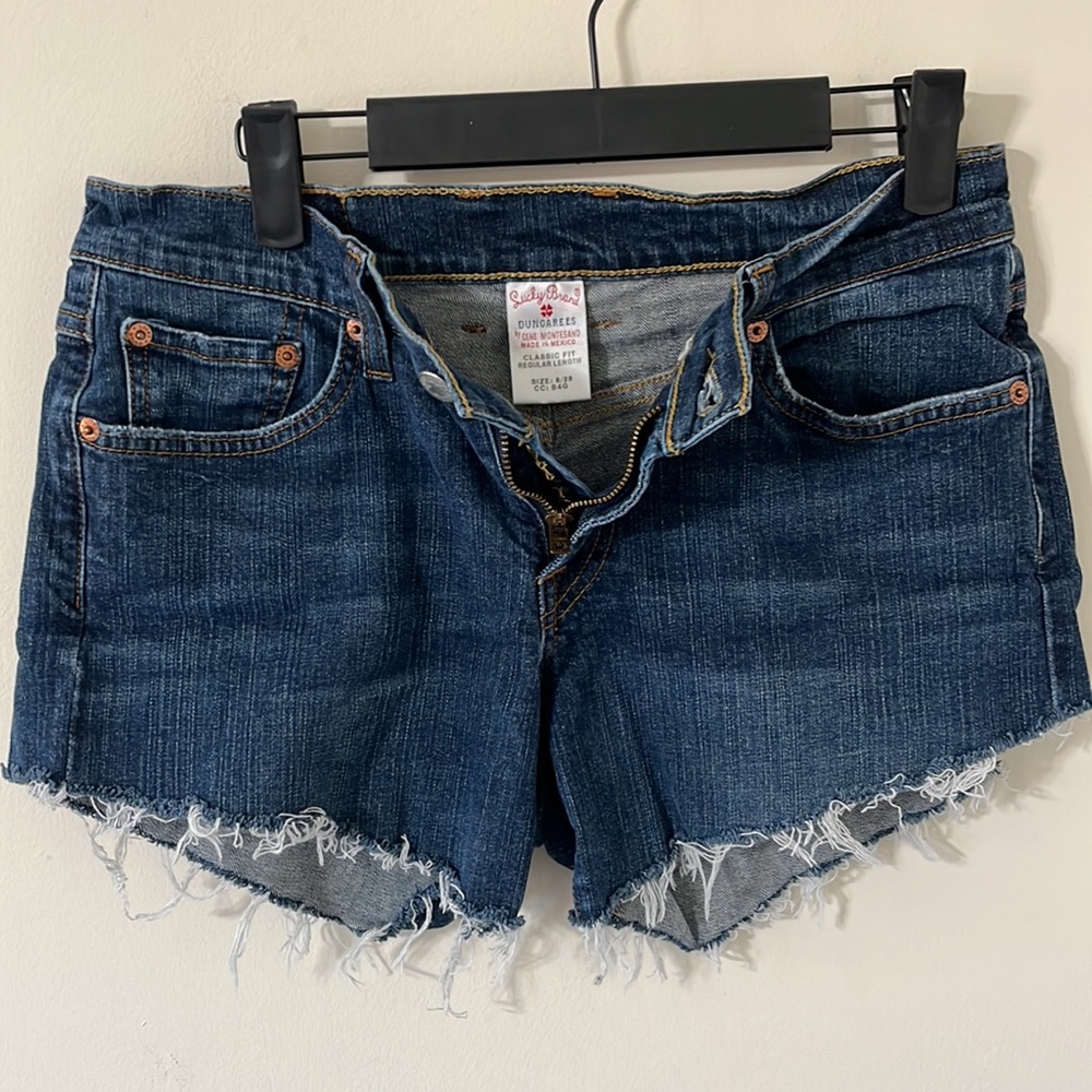 Lucky Brand Classic Fit Dark Wash Distressed Hem Jean Shorts Size 6 (28) - Picture 4 of 7